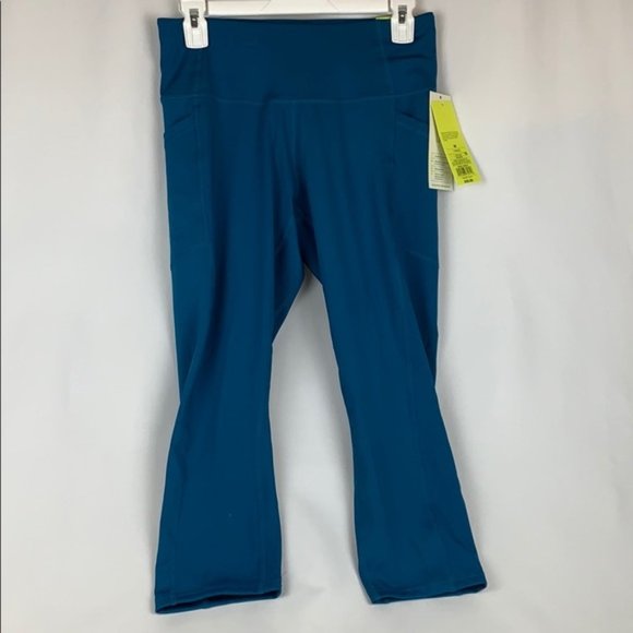 All in Motion Sculpted High-Rise Capri Leggings - Picture 4 of 4